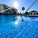 Elegant With Pool By Homing