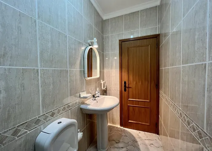 Elegant With Pool By Homing * Картейра